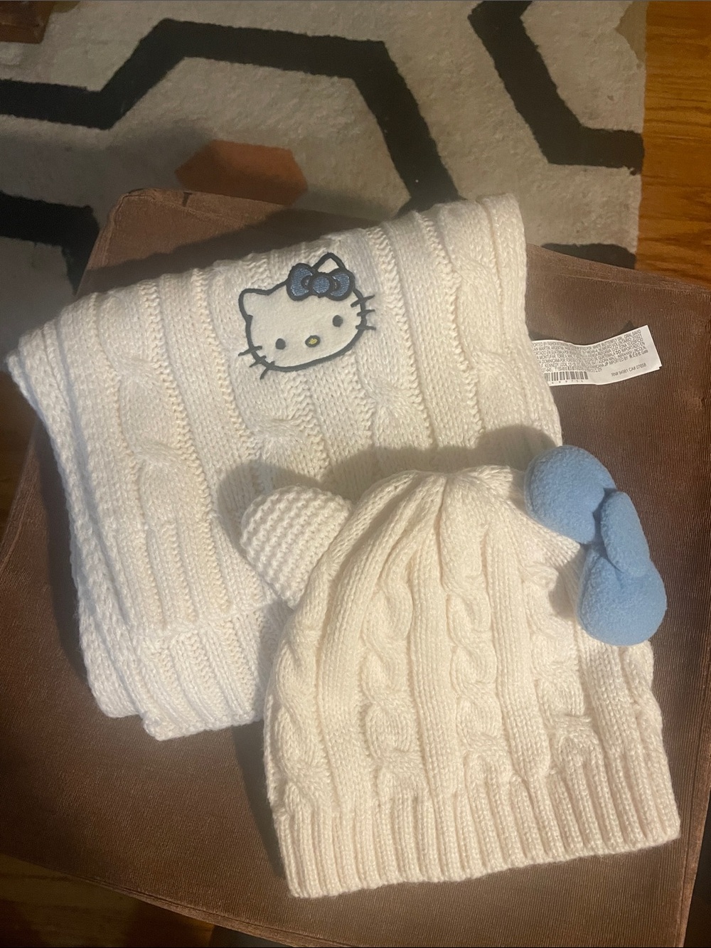 Hello Kitty Forever 21 Girls Cream Cable-Knit Matching Hat & Scarf Set Blue Bow
